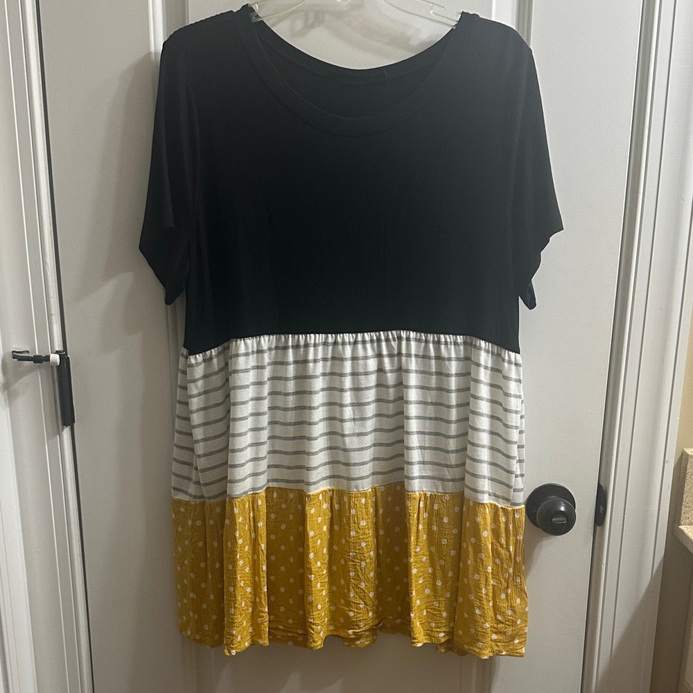 Doe & Rae Navy, White & Yellow Tiered Short Sleeve Tunic